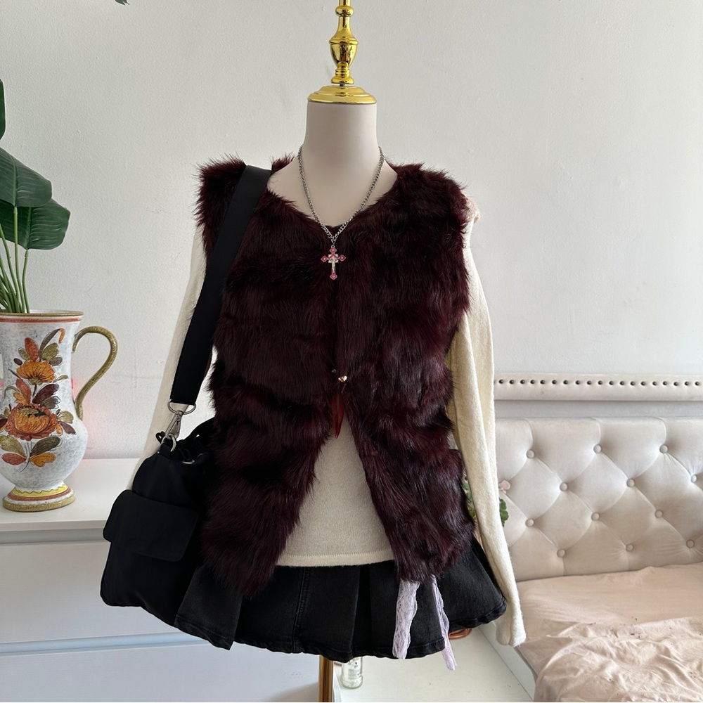 Women's Faux Fur Vest - Burgundy
